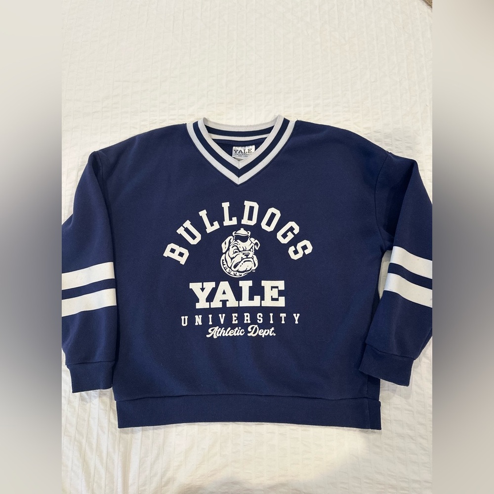 Yale Bulldogs sweatshirt size XS